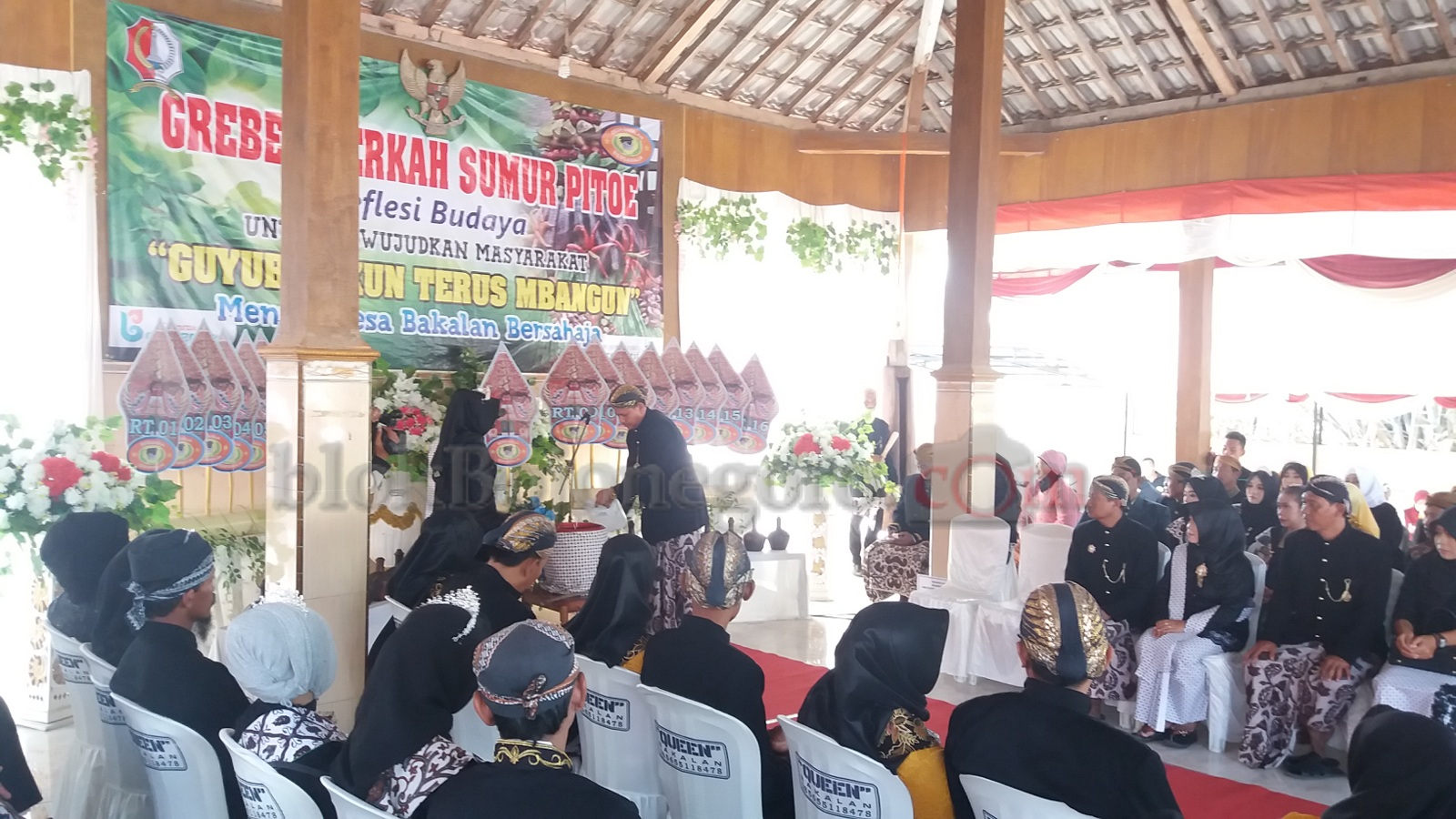 Lestarikan 7 Sumber Air di Desa Bakalan, Belasan Gunungan Hasil Bumi Diarak