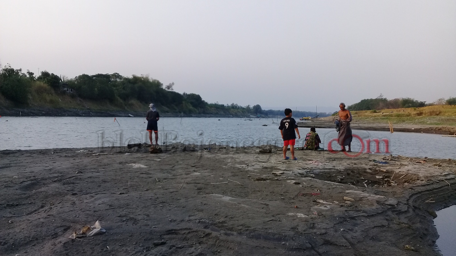 Warga Desa ini Manfaatkan Air Bengawan untuk Keperluan Rumah Tangga