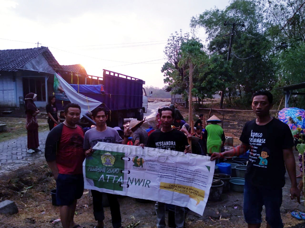 Konco Selawase Attanwir Kirim Ribuan Liter Air Bersih