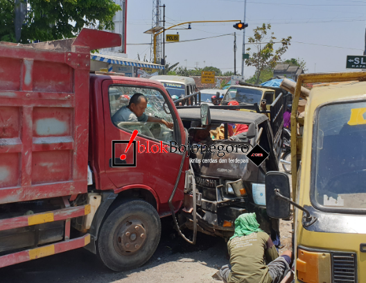 Truk Vs Pickup di Proliman, Banyak Korban