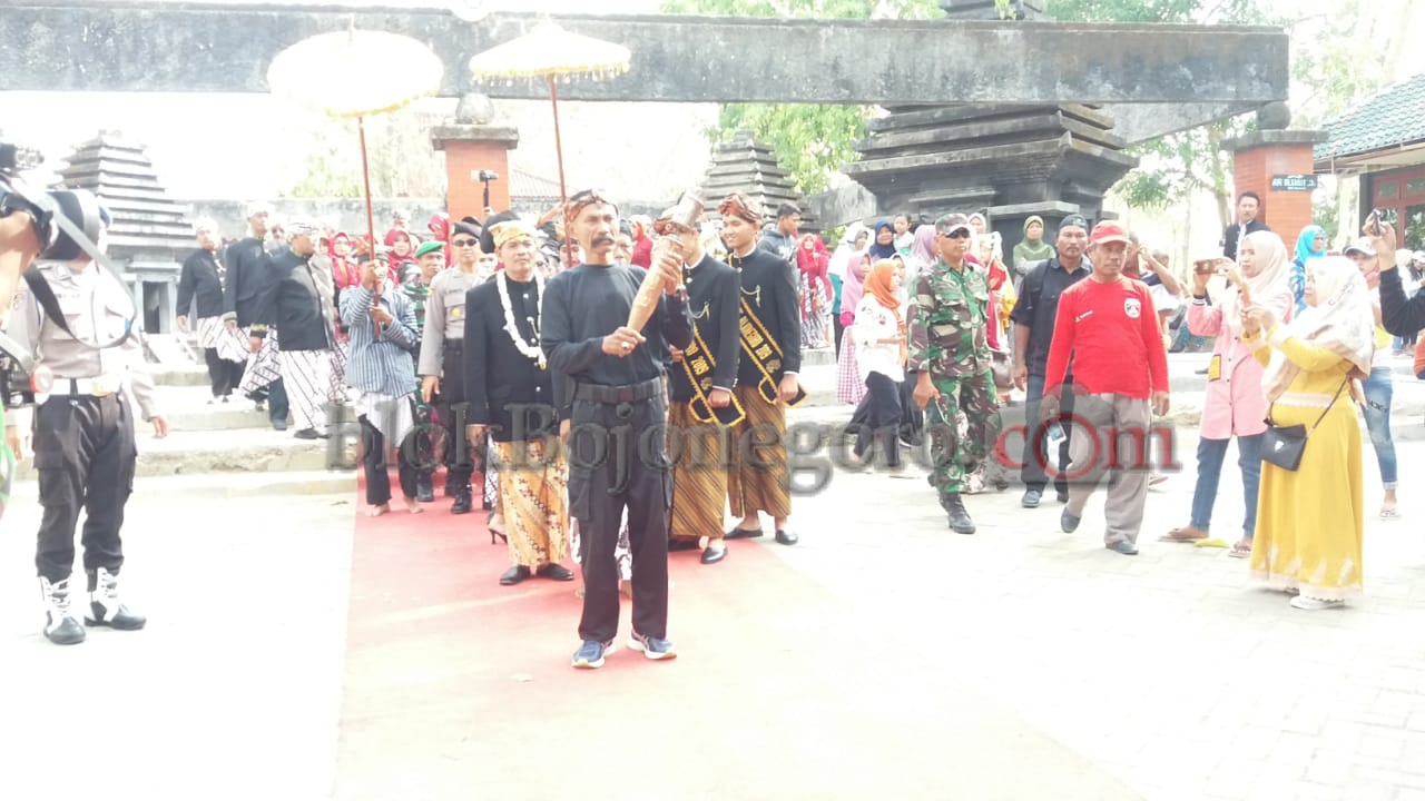 45 Pelari Arak Api Abadi Menuju Pendopo Bojonegoro