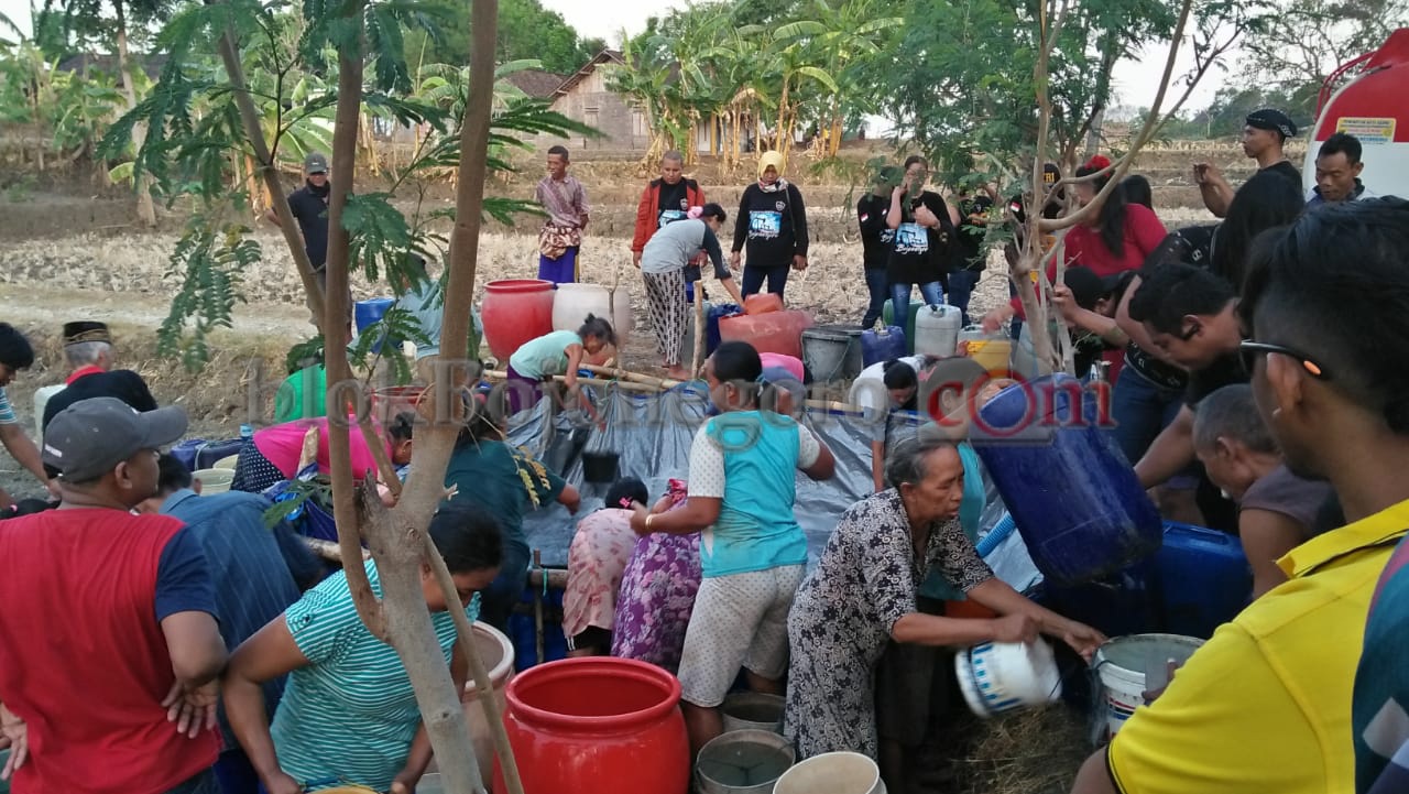 PSNU Ranting Dander Berikan Bantuan Air Bersih Ke Warga Ngumpakdalem