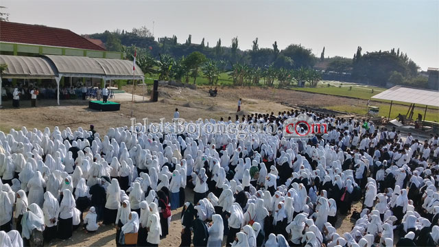 Perdana, IAI-UNUGiri Bojonegoro Gelar Upacara Hari Santri di Kampus