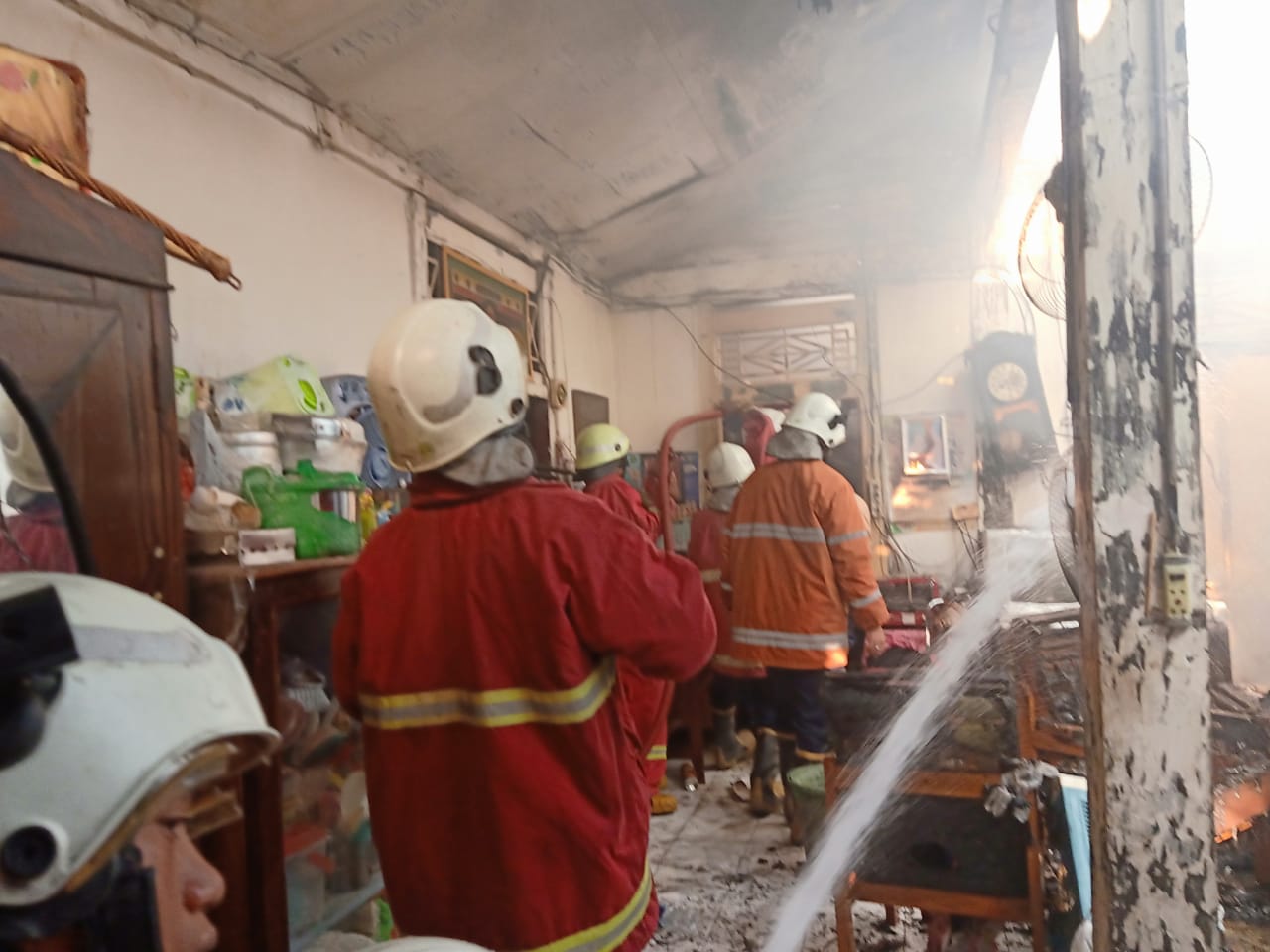 Diduga dari Bakar Sampah, Rumah Warga Sukorejo Terbakar