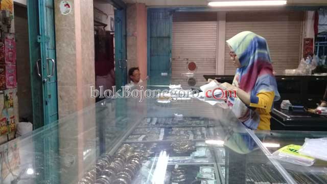 Akhir Pekan, Harga Emas Naik Rp4.000 per Gram