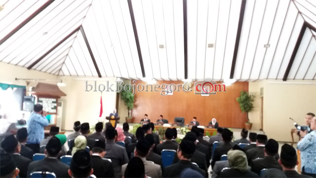 Bupati Lantik Langsung Sekda Bojonegoro Definitif dan Geser 63 Pejabat Ekselon II,III dan IV