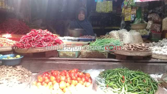Harga Cabai Jenis Keriting Dan Pelompong Merah Terus Merosot