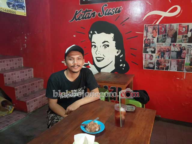 Roni Jadikan Ketan Makanan Kekinian di Kedai