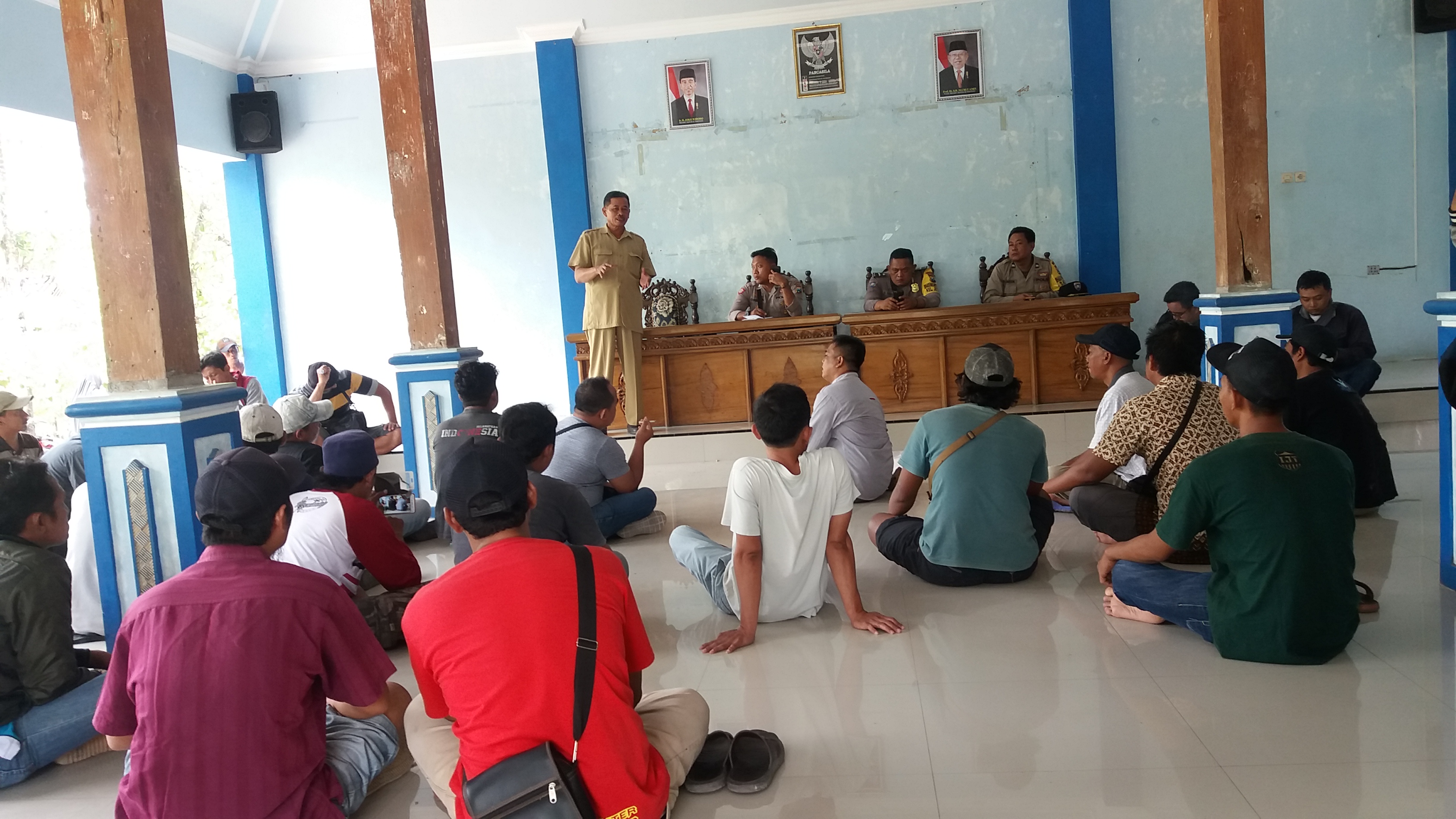 Warga Pacul Tuntut Oknum Perangkat Diberi Sanksi
