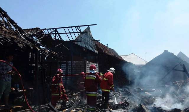 Diduga Korsleting Listrik, 3 Rumah Warga Desa Bumirejo Ludes Terbakar