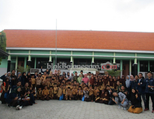 Mahasiswa Universitas Airlangga Asal Bojonegoro Terjun ke Masyarakat untuk  Mengabdi