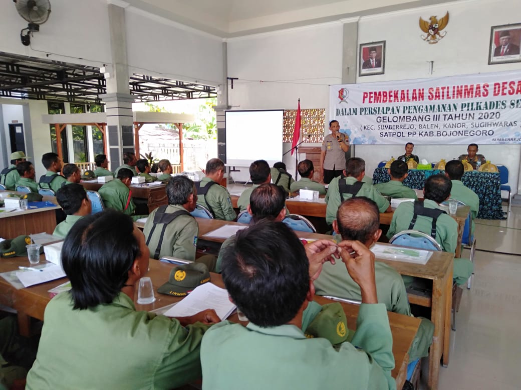 Jelang Pilkades Serentak, Kapolsek Beri Pembekalan Linmas