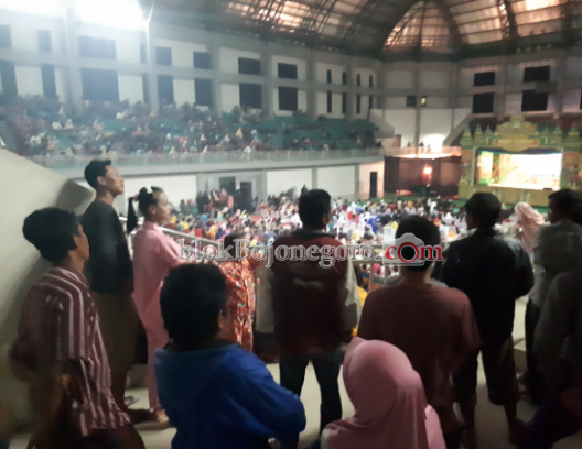 Terhibur, Ribuan Penonton Nikmati Pertunjukan