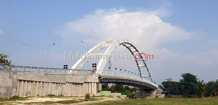 Percantik Jembatan Sosrodilogo dengan Lampu