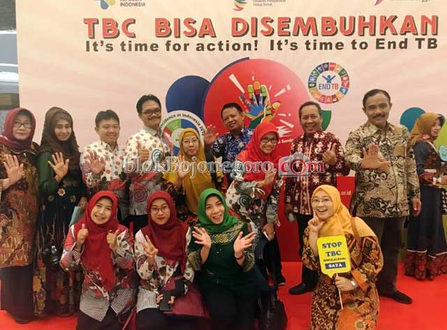 Dinkes Bojonegoro Terima Penghargaan Panganan TB Terbaik Nasional