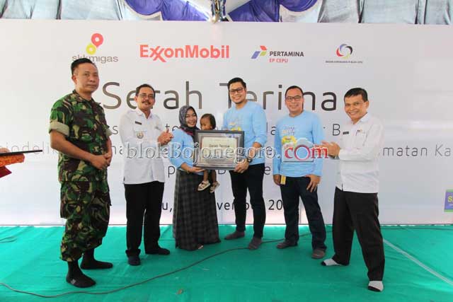 EMCL Serahkan Akses Air Bersih Baru untuk Desa Mojodelik dan Leran