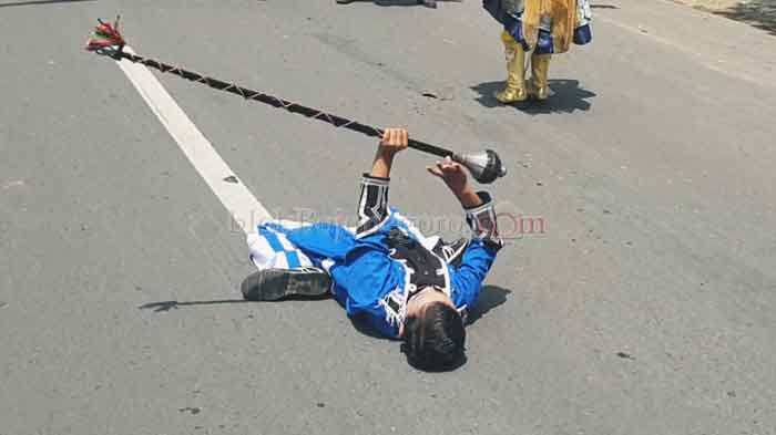 Aksi Tidur di Jalan, Penonton Gemuruh