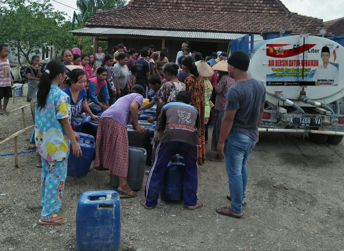 Kekurangan Air, Anggota DPRD Bantu Air Bersih