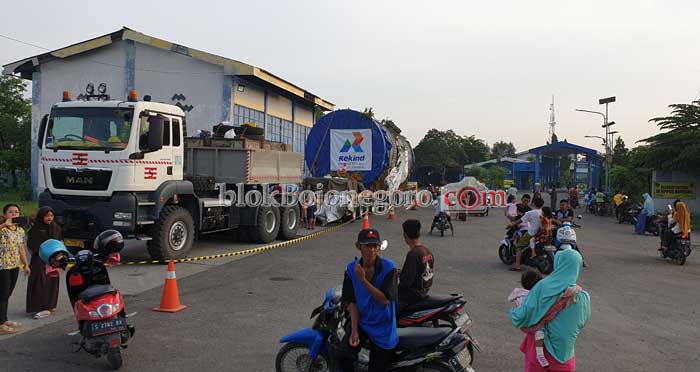 Alat Gas JTB Jadi Tontonan Warga
