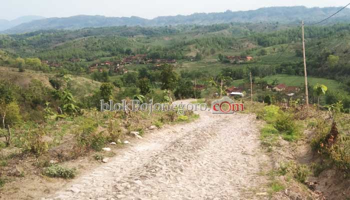 Warga Nglampin Berharap Jalan Segera Diperbaiki