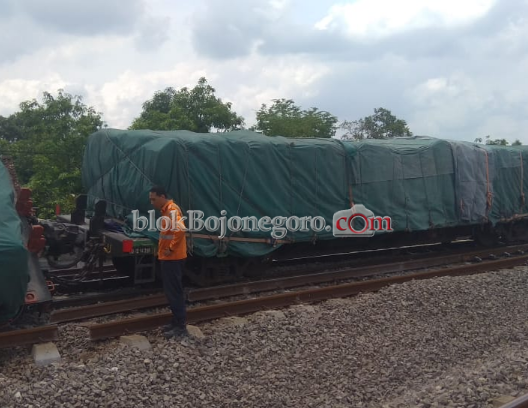 Jalur KA Kembali Normal Pasca Anjlok di Stasiun Doplang