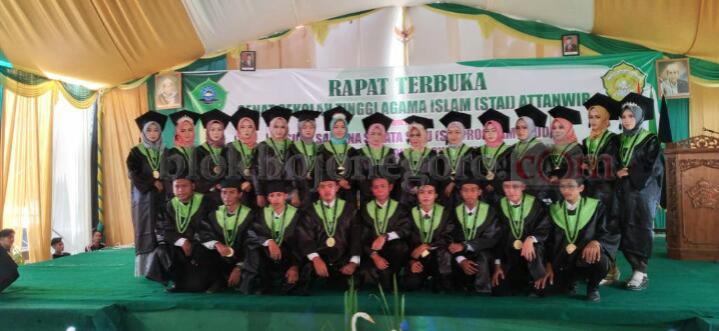 49 Mahasiswa STAI Attanwir Resmi Diwisuda