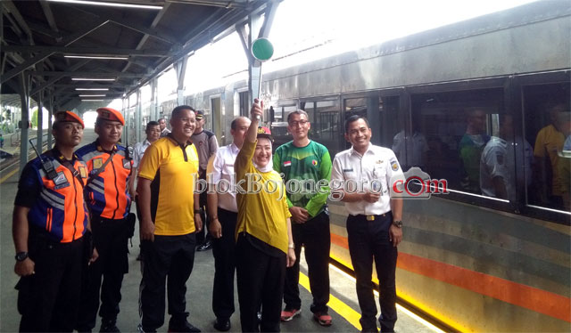 Bupati Memberangkatkan KA Argo Bromo Anggrek dari Stasiun Bojonegoro
