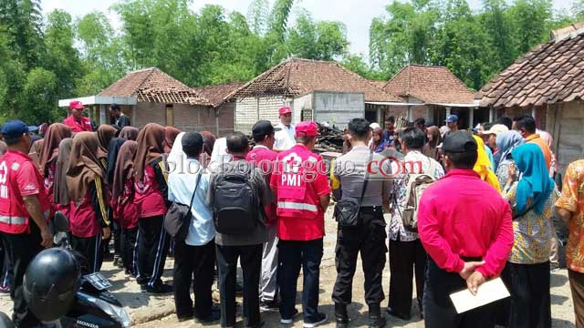 PMI Dropping Bantuan Musibah Kebakaran di Desa Kesongo