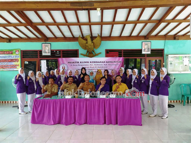 Mahasiswa Bidan Kampus Ungu Praktik Komunitas di Kedewan
