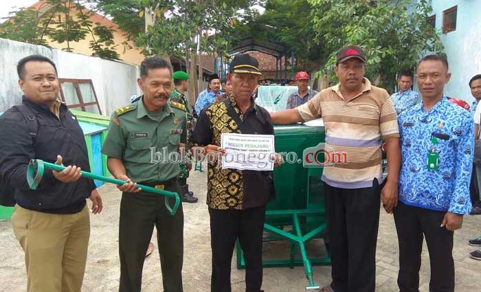 17 Poktan di 9 Kecamatan Dapat Bantuan Mesin Perajang Tembakau