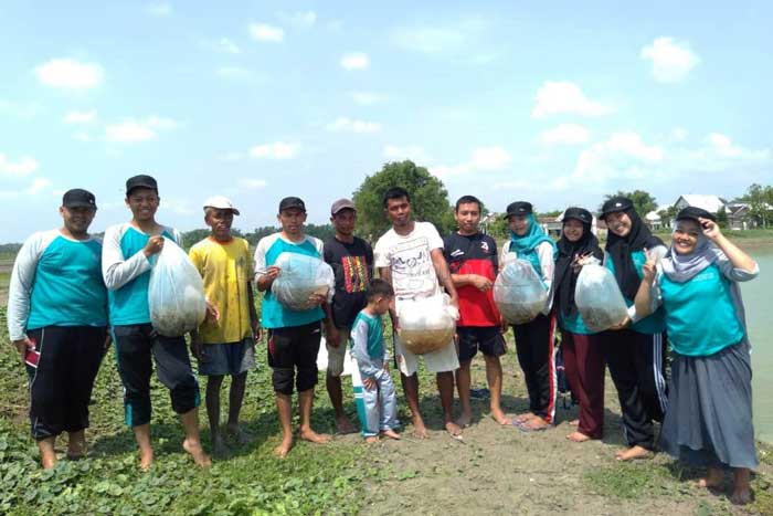 5 Ribu Benih Ikan Ditabur di Embung Desa