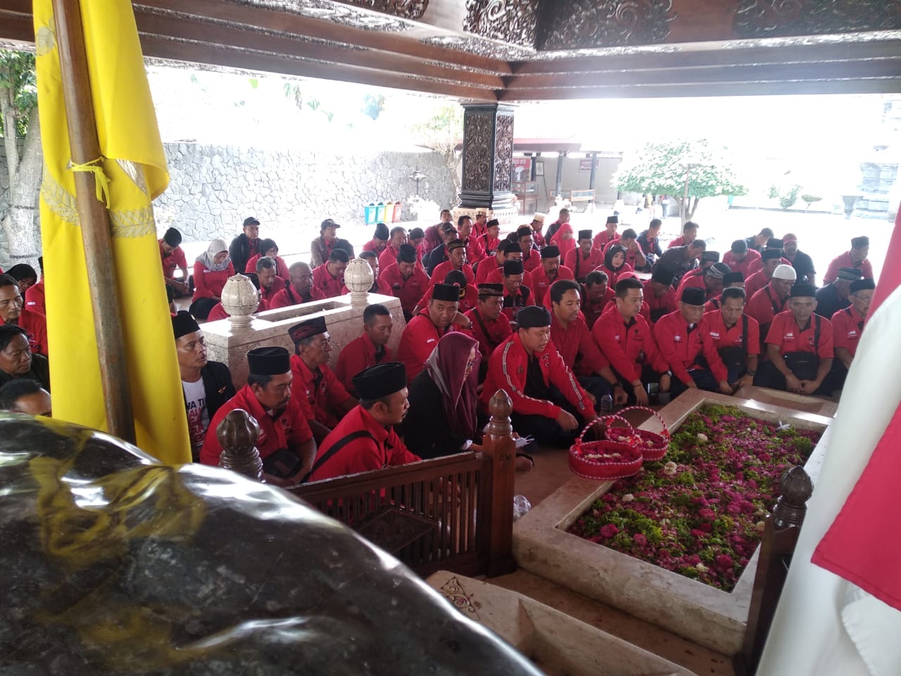 HUT, Bupati Bersama Pengurus PDIP Ziarohi Bung Karno
