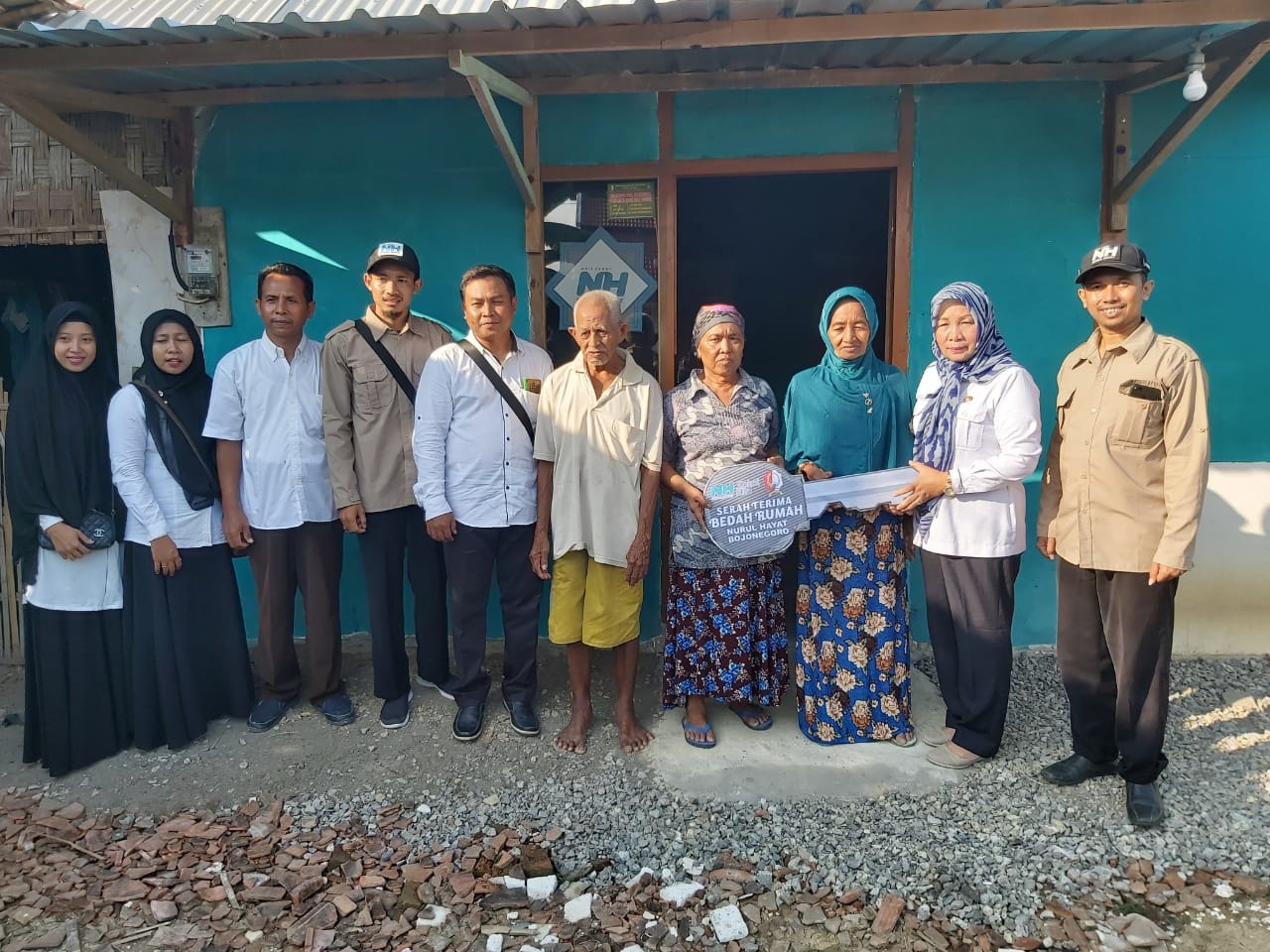 Nurul Hayat Bojonegoro Resmikan 3 Rumah Baru untuk Korban Puting Beliung
