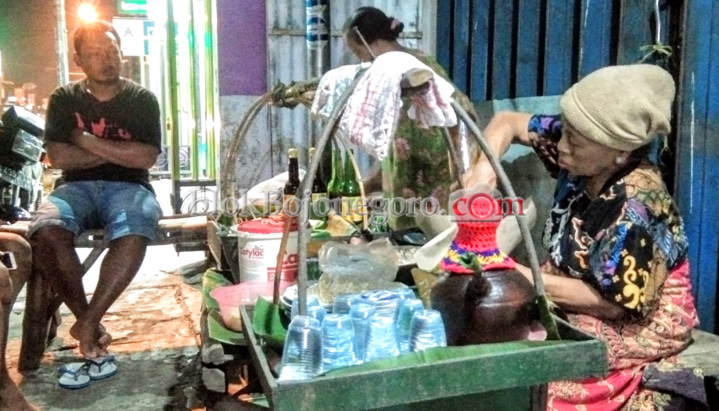 Tahu Lontong Mak Katinem, Rasa Khas Sejak Puluhan Tahun
