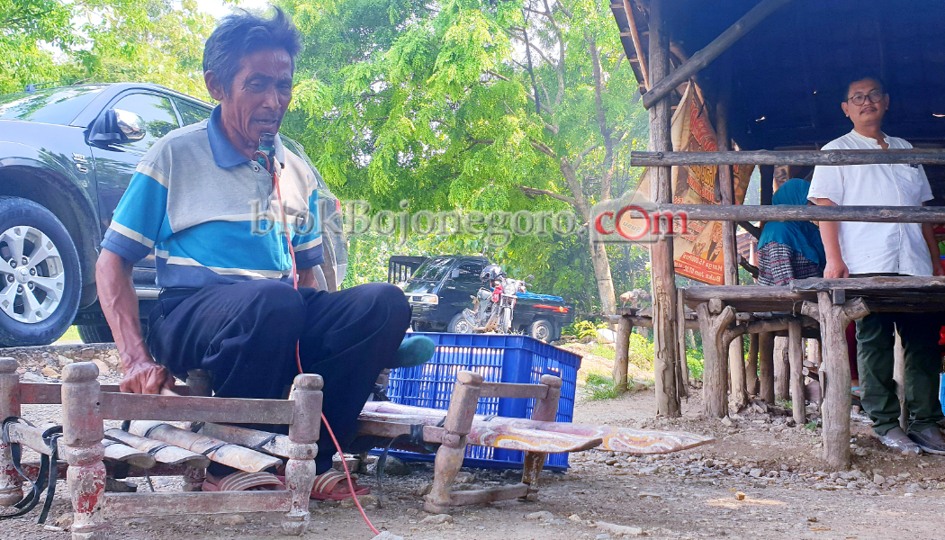 Syahdu di Warung Semok Bareng Gong Bumbung