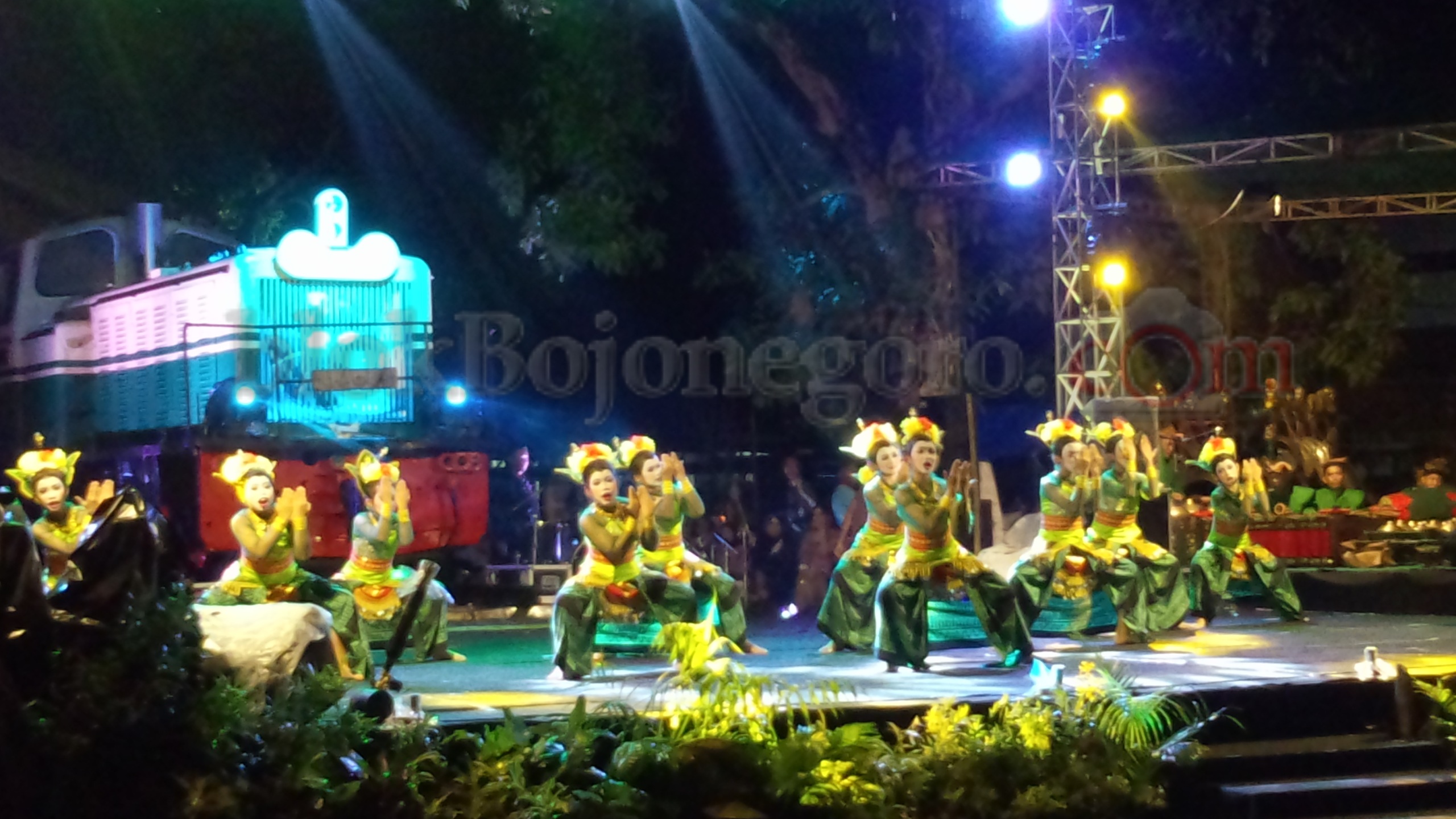 Tari Thengul di Taman Lokomotif