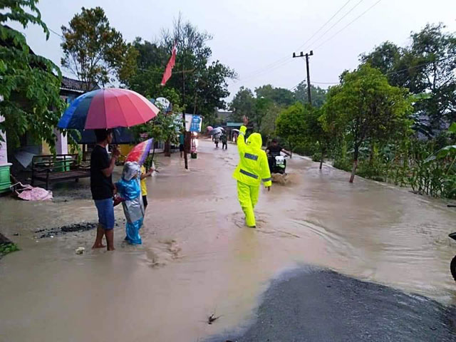 Kali Soko Di Desa Pajeng Meluap, Genangi Puluhan Rumah Warga dan Hambat Akses Jalan