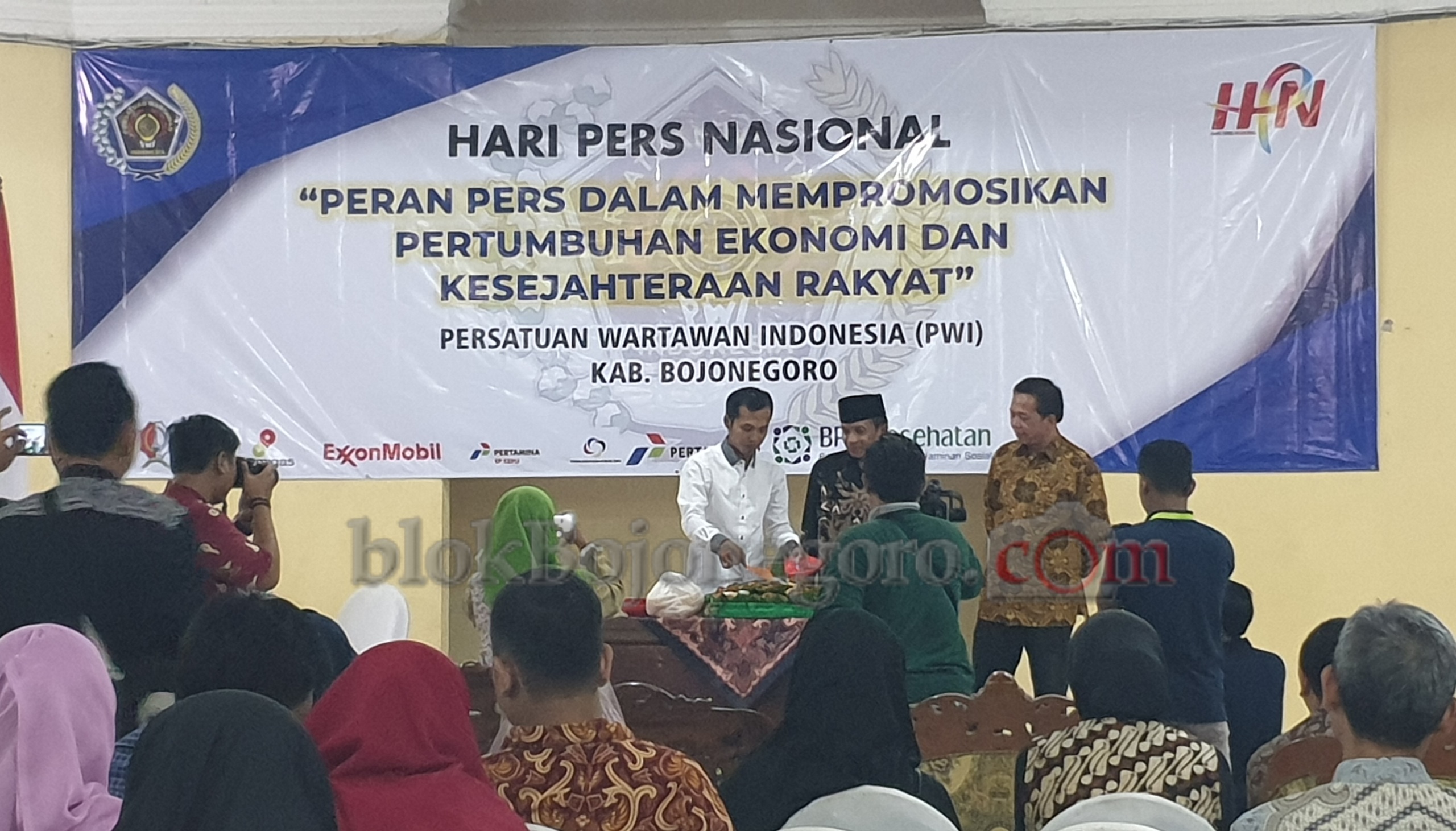 Potong Tumpeng Tandai Puncak HPN di Bojonegoro