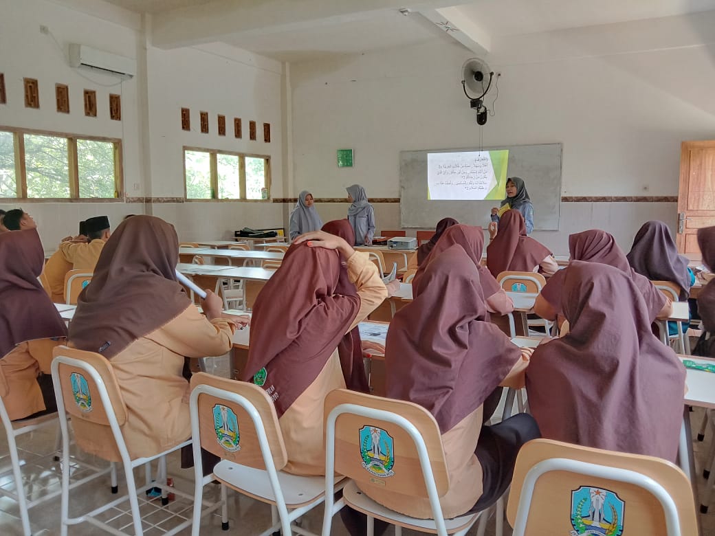 Kenalkan Kampus, Mahasiswa IAI Sunan Giri Kunjungi Sekolah