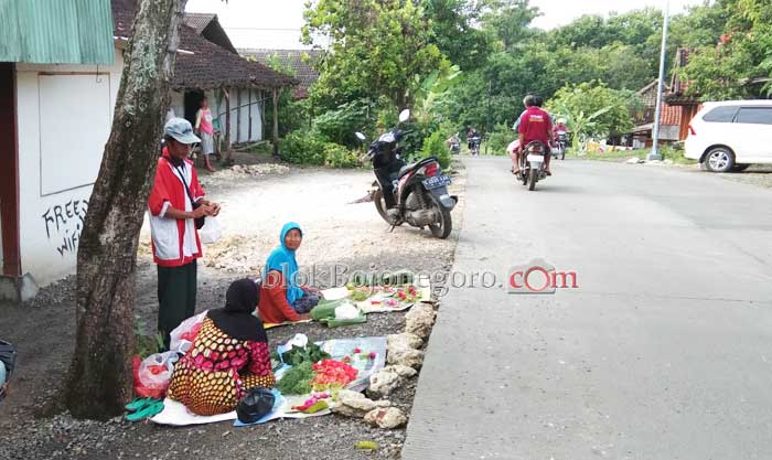Jumat Pahing Penjual Bunga Boreh Pasang Lapak