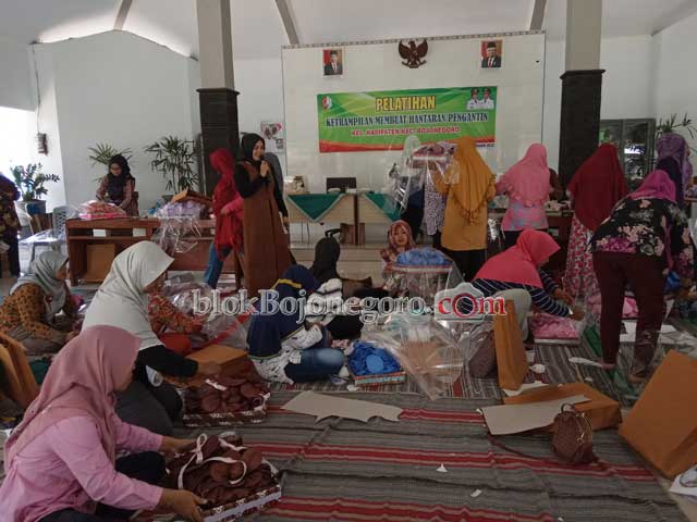 LPKP Beri Pelatihan Menghias Hantaran Ibu-Ibu Kadipaten