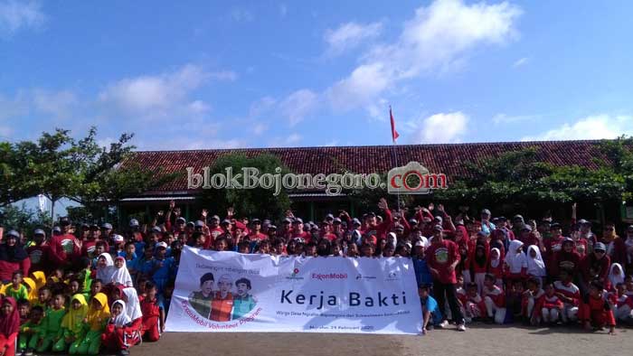 Sukarelawan EMCL Kerjabakti di Desa Ngraho