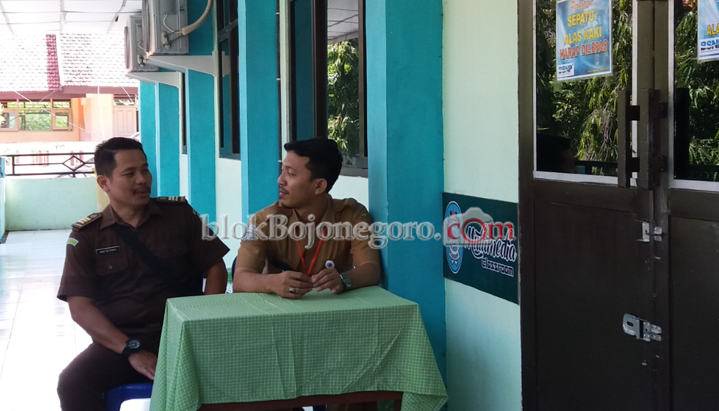 Petugas Kejaksaan Kawal Siswa Tersandung Hukum Saat UNBK