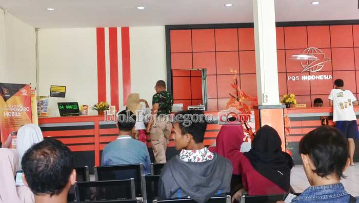 Kantor Pos Masih Buka dan Ramai