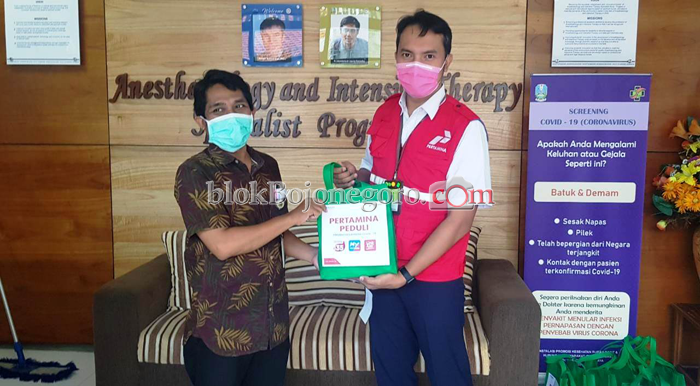 Pertamina Bagikan 150 Paket Kesehatan ke RS Soetomo