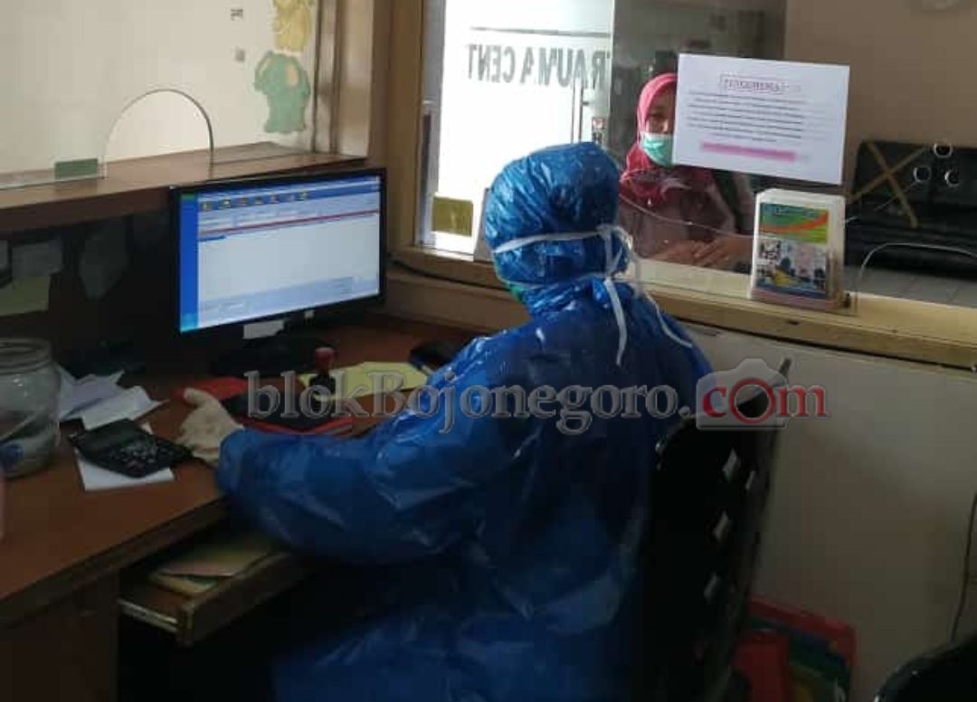 Penjaga Klinik Tangkal Penyebaran Virus Corona