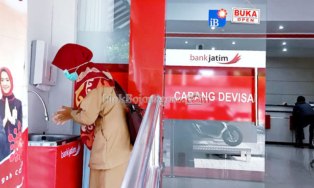 Cuci Tangan Sebelum dan Setelah Transaksi