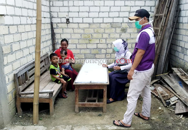 Lawan Corona, Tim Sahabat Pertamina Sosialisasi ke Warga