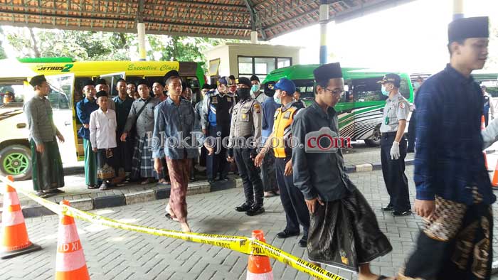 112 Santri Lirboyo Kediri Pulang Kampung