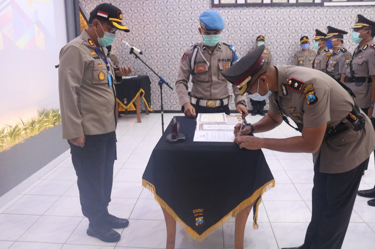 Tiga Pejabat Polres, Satu Kapolsek Urban Resmi Diganti
